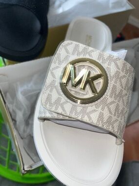 MK slides Size 6 women